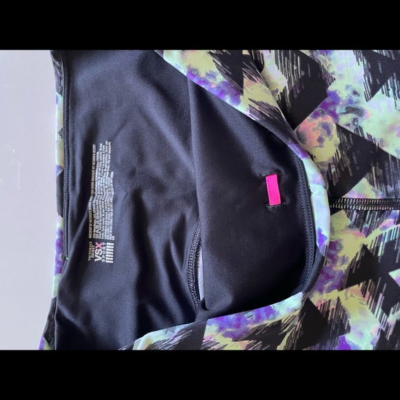 Victoria's Secret VSX Sport Large Leggings Green Purple Print Cropped Capri - Picture 5 of 12